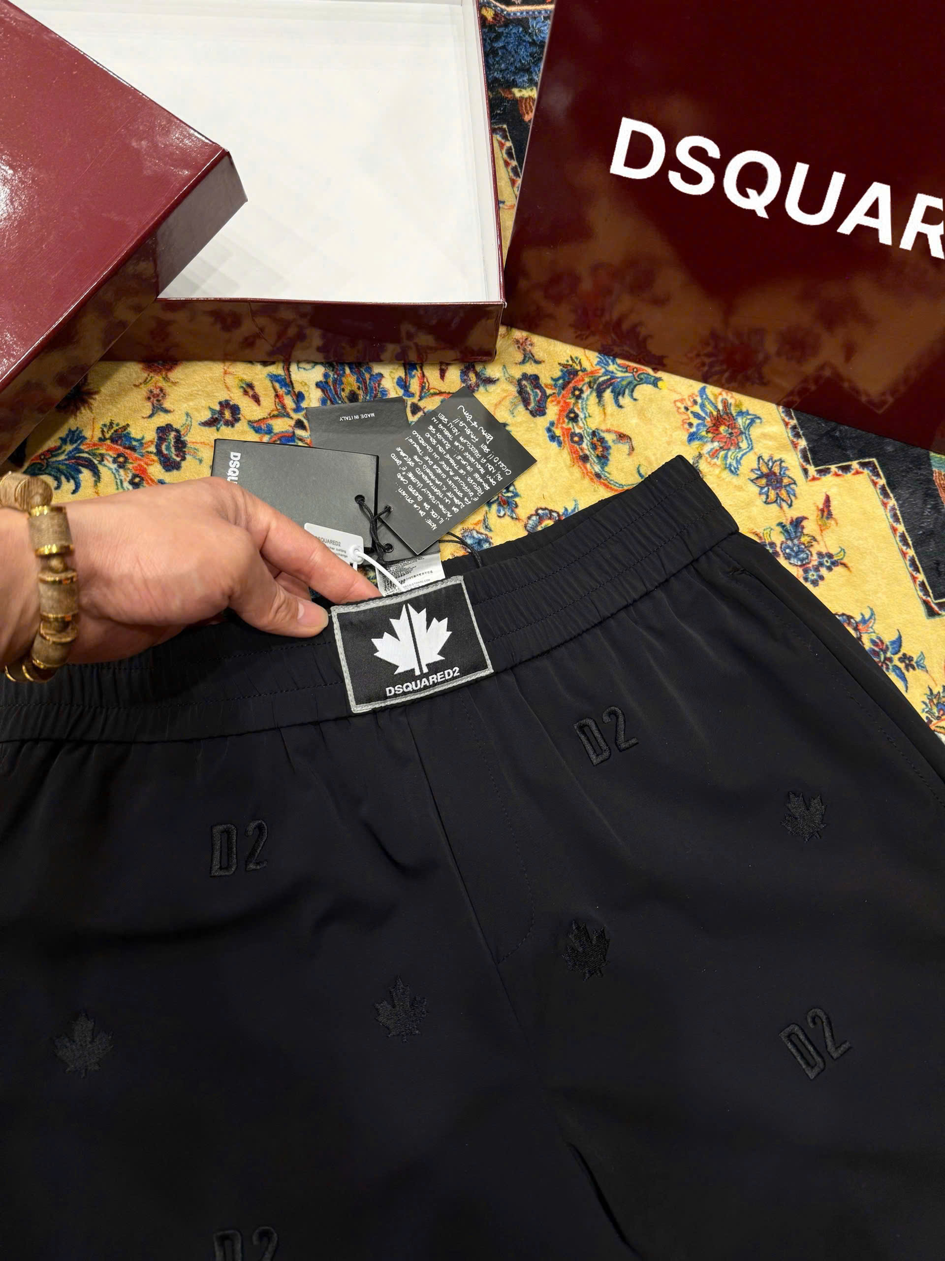 Quần short gió Dsquared2 DSQ2  logo D2 lá thêu Like Auth 1-1 on web CD MK